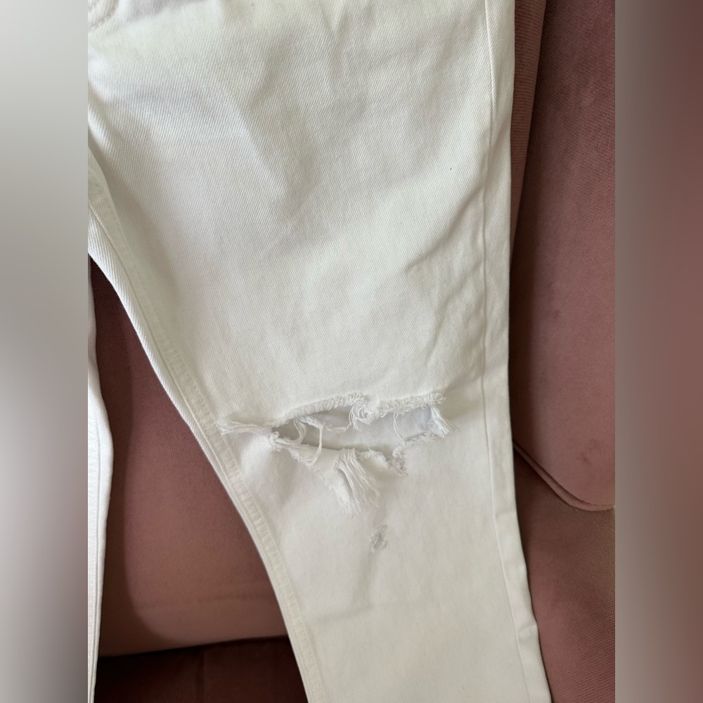 NWT Free People chalk white size 24 Women’s jeans. These jeans are distressed. - Picture 4 of 10
